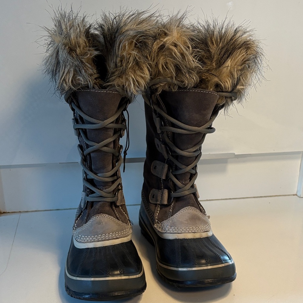 SOREL Joan of Arctic winter boots. Size 7